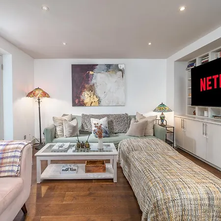 Appartamento Niru Experience Hidden Gem In Chelsea 2Bd 2Ba Londra Esterno foto