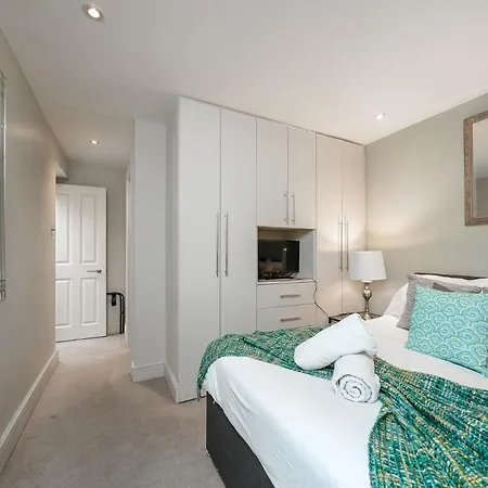 Appartamento Niru Experience Hidden Gem In Chelsea 2Bd 2Ba Londra Esterno foto